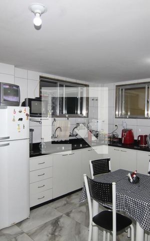 Casa à venda com 277m², 3 quartos e 2 vagasCozinha