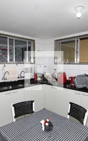 Casa à venda com 277m², 3 quartos e 2 vagasCozinha