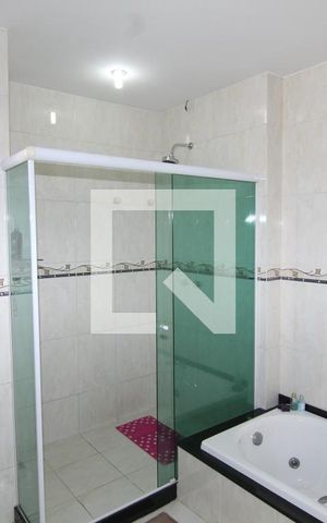 Casa à venda com 277m², 3 quartos e 2 vagasBanheiro da Suíte 1