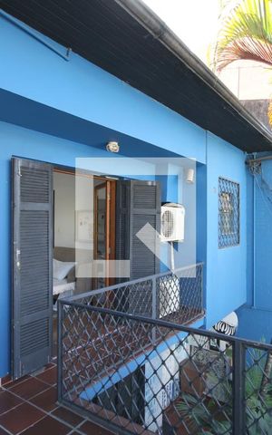Casa à venda com 220m², 4 quartos e 1 vagaSuíte