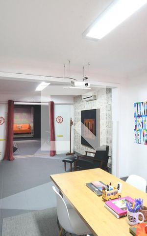 Casa à venda com 220m², 4 quartos e 1 vagaSala
