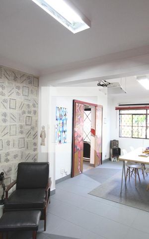 Casa à venda com 220m², 4 quartos e 1 vagaSala