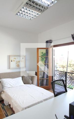 Casa à venda com 220m², 4 quartos e 1 vagaSuíte