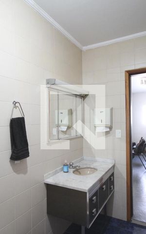 Casa à venda com 220m², 4 quartos e 1 vagaSuíte
