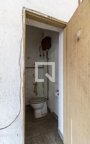 Casa à venda com 140m², 2 quartos e 2 vagasGaragem - Banheiro