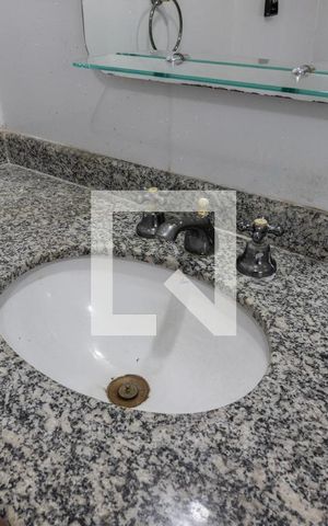 Casa à venda com 140m², 2 quartos e 2 vagasBanheiro da Suíte