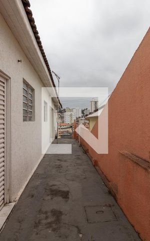 Casa à venda com 140m², 2 quartos e 2 vagasCorredor Lateral