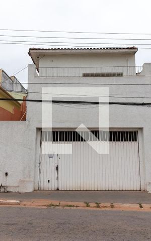 Casa à venda com 140m², 2 quartos e 2 vagasFachada