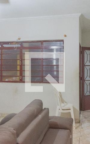Casa à venda com 193m², 6 quartos e 2 vagas Casa à venda com 193m², 6 quartos e 2 vagasSala