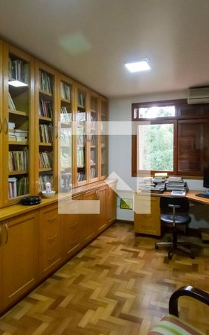 Casa de condomínio à venda com 150m², 3 quartos e 2 vagas Casa de condomínio à venda com 150m², 3 quartos e 2 vagasEscritório
