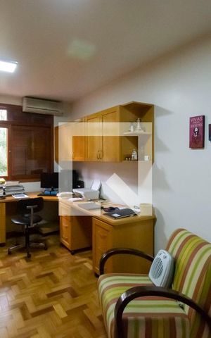 Casa de condomínio à venda com 150m², 3 quartos e 2 vagas Casa de condomínio à venda com 150m², 3 quartos e 2 vagasEscritório