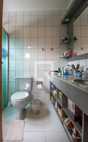 Casa de condomínio à venda com 150m², 3 quartos e 2 vagas Casa de condomínio à venda com 150m², 3 quartos e 2 vagasBanheiro da Suíte