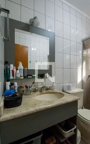Casa de condomínio à venda com 150m², 3 quartos e 2 vagas Casa de condomínio à venda com 150m², 3 quartos e 2 vagasBanheiro
