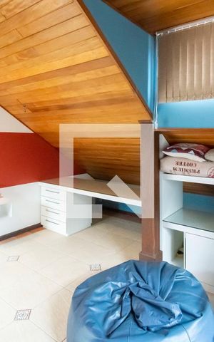 Casa de condomínio à venda com 150m², 3 quartos e 2 vagas Casa de condomínio à venda com 150m², 3 quartos e 2 vagasSótão