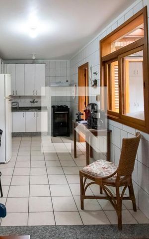 Casa de condomínio à venda com 150m², 3 quartos e 2 vagas Casa de condomínio à venda com 150m², 3 quartos e 2 vagasCozinha e Área de Serviço