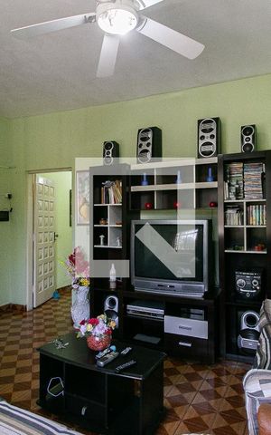 Casa à venda com 120m², 4 quartos e sem vaga Casa à venda com 120m², 4 quartos e sem vagaSala 1