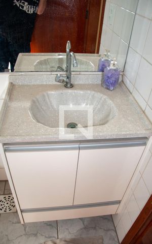Apartamento para alugar com 74m², 2 quartos e 2 vagasBanheiro