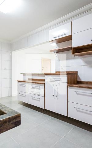 Apartamento à venda com 127m², 3 quartos e 1 vaga Apartamento à venda com 127m², 3 quartos e 1 vagaCozinha