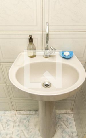Apartamento à venda com 43m², 1 quarto e sem vaga Apartamento à venda com 43m², 1 quarto e sem vagaDetalhe do Banheiro