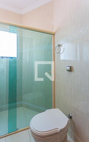 Casa para alugar com 300m², 3 quartos e 8 vagas Casa para alugar com 300m², 3 quartos e 8 vagasBanheiro da Suite