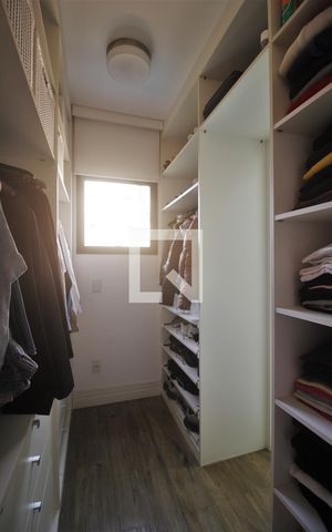 Apartamento à venda com 200m², 4 quartos e 4 vagasCloset