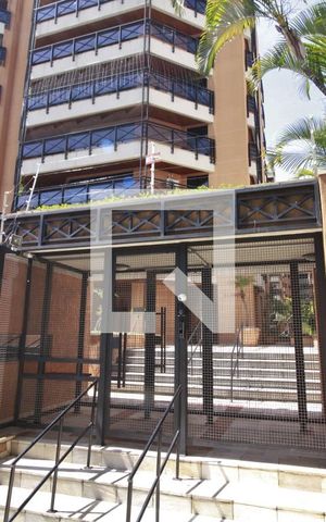 Apartamento à venda com 200m², 4 quartos e 4 vagasFachada