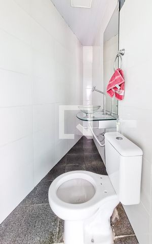 Casa à venda com 330m², 5 quartos e 5 vagas Casa à venda com 330m², 5 quartos e 5 vagasLavabo 1