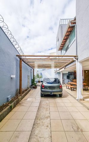 Casa à venda com 330m², 5 quartos e 5 vagas Casa à venda com 330m², 5 quartos e 5 vagasGaragem