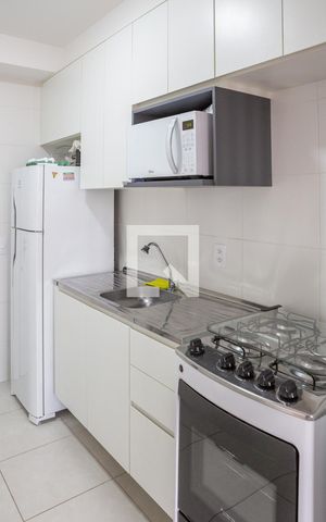 Apartamento à venda com 28m², 1 quarto e sem vaga Apartamento à venda com 28m², 1 quarto e sem vagaCozinha e Área de Serviço