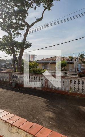 Casa à venda com 290m², 2 quartos e 3 vagas Casa à venda com 290m², 2 quartos e 3 vagasVaranda da sala