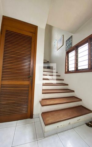 Casa à venda com 600m², 6 quartos e 10 vagasEscada