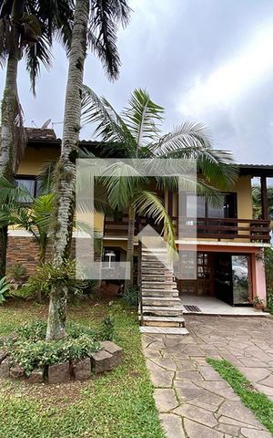 Casa à venda com 600m², 6 quartos e 10 vagasFachada