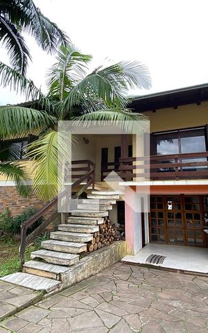 Casa à venda com 600m², 6 quartos e 10 vagasFachada