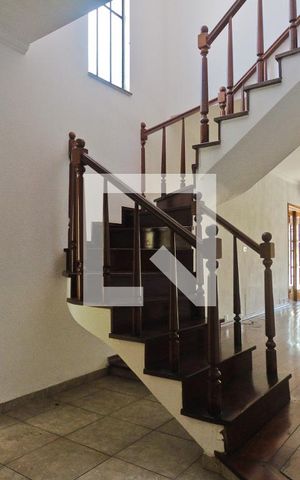 Casa à venda com 220m², 3 quartos e 2 vagas Casa à venda com 220m², 3 quartos e 2 vagasSala