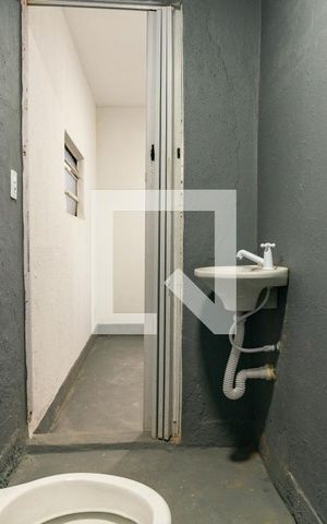 Casa à venda com 50m², 1 quarto e sem vaga Casa à venda com 50m², 1 quarto e sem vagaBanheiro