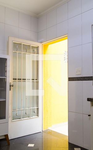 Casa à venda com 110m², 2 quartos e 2 vagas Casa à venda com 110m², 2 quartos e 2 vagasCozinha