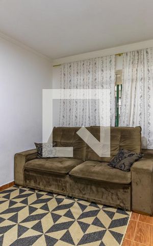 Casa à venda com 198m², 5 quartos e 2 vagas Casa à venda com 198m², 5 quartos e 2 vagasSala