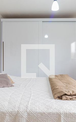 Casa à venda com 198m², 5 quartos e 2 vagas Casa à venda com 198m², 5 quartos e 2 vagasQuarto 3 - Suíte