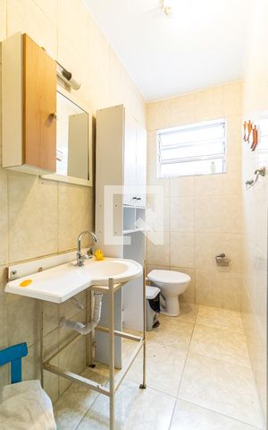 Casa à venda com 198m², 5 quartos e 2 vagas Casa à venda com 198m², 5 quartos e 2 vagasBanheiro