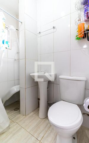 Casa à venda com 198m², 5 quartos e 2 vagas Casa à venda com 198m², 5 quartos e 2 vagasBanheiro da Suíte