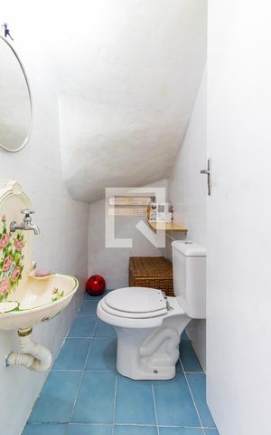 Casa à venda com 198m², 5 quartos e 2 vagas Casa à venda com 198m², 5 quartos e 2 vagasLavabo