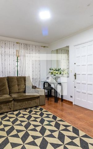 Casa à venda com 198m², 5 quartos e 2 vagas Casa à venda com 198m², 5 quartos e 2 vagasSala