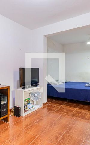 Casa à venda com 198m², 5 quartos e 2 vagas Casa à venda com 198m², 5 quartos e 2 vagasQuarto 2