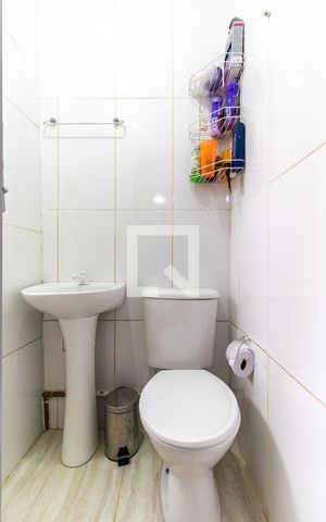 Casa à venda com 198m², 5 quartos e 2 vagas Casa à venda com 198m², 5 quartos e 2 vagasBanheiro da Suíte