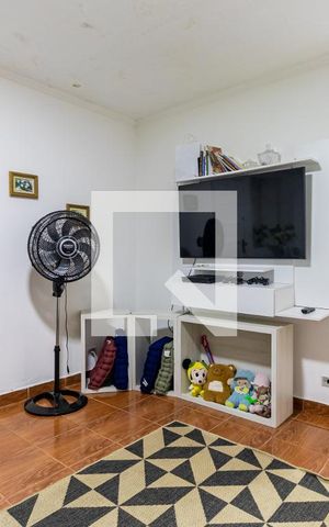 Casa à venda com 198m², 5 quartos e 2 vagas Casa à venda com 198m², 5 quartos e 2 vagasSala