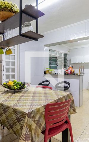 Casa à venda com 198m², 5 quartos e 2 vagas Casa à venda com 198m², 5 quartos e 2 vagasCopa