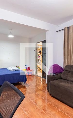 Casa à venda com 198m², 5 quartos e 2 vagas Casa à venda com 198m², 5 quartos e 2 vagasQuarto 2