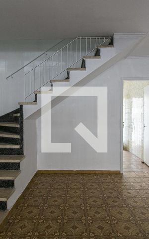 Casa à venda com 150m², 2 quartos e 2 vagas Casa à venda com 150m², 2 quartos e 2 vagasSala