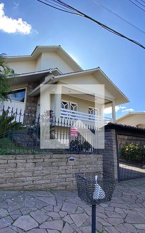 Casa à venda com 445m², 5 quartos e 6 vagasFachada