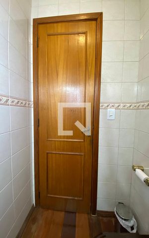 Casa à venda com 445m², 5 quartos e 6 vagasBanheiro Social